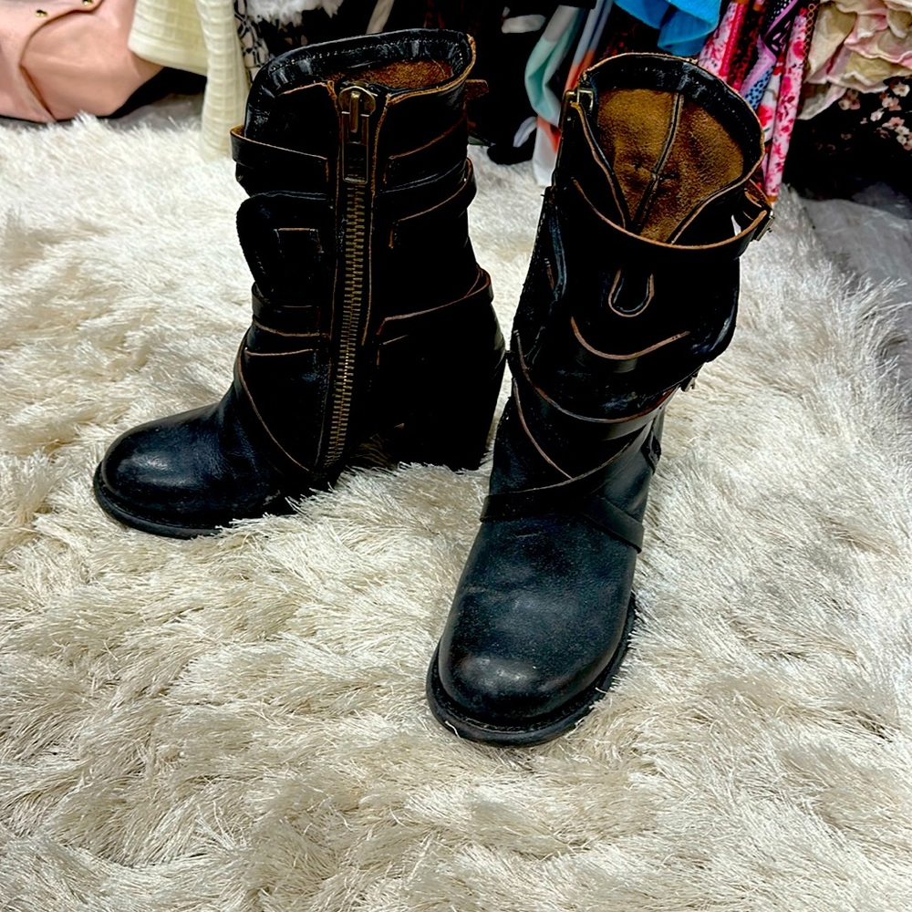 Feebird boots size 7